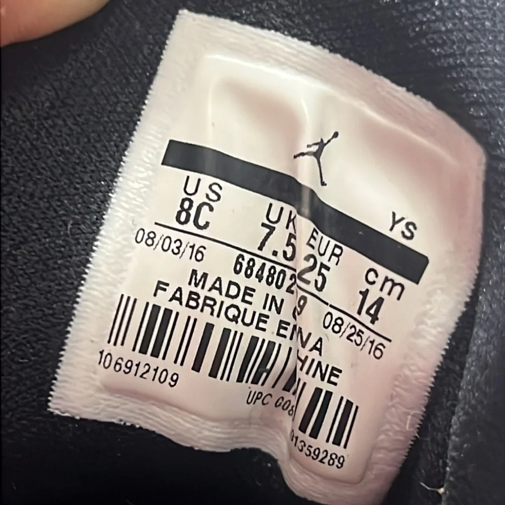 AirJordan 11 Retro low td Black Sneakers with pink and‎ White Soles kids size 8C